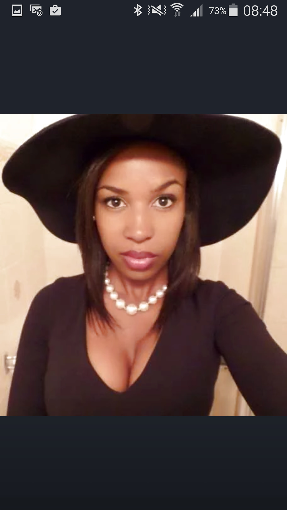 Belle fille de 26 ans attend gars doué pour lui faire vivre une nuit intense